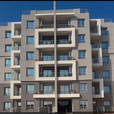 شقة للبيع استلام فوري في كمبوند كابيتل جاردن امام مطار العاصمة بجوار مدينة نور طلعت مصطفي 