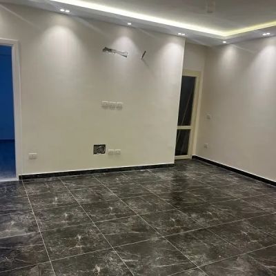 شقة اول سكن للايجار بالمطبخ في حي اسكان الجامعة الامريكية في التجمع الخامس