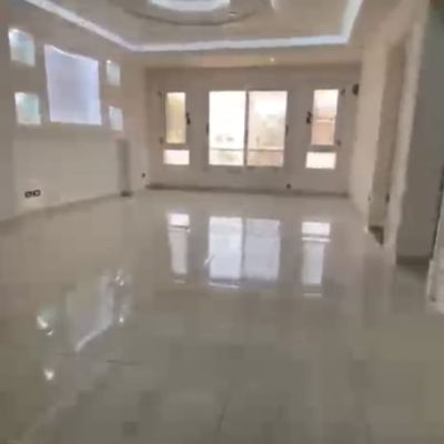 شقة للايجار بالمطبخ في البنفسج عمارات في التجمع الاول امام الواتر واي