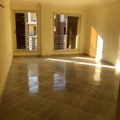 شقة للايجار بالمطبخ في كمبوند دار مصر القرنفل في التجمع الاول امام بوابة 24