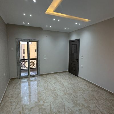 شقة للايجار اول سكن في كمبوند باراديس في التجمع الخامس