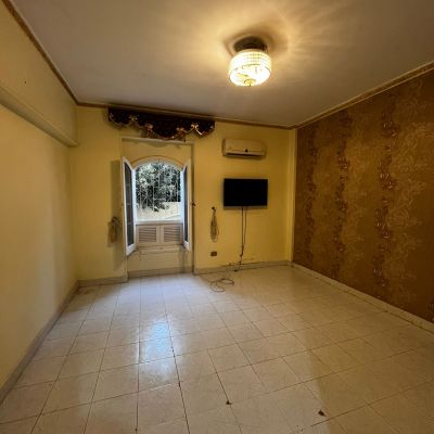 دوبلكس فاضي للإيجار بالمطبخ والتكييفات والسخانات في الحي الثالث فيلات – التجمع الخامس، بالقرب من شارع التسعين الشمالي والجنوبي، وعلى بُعد دقائق من الجامعة الأمريكية، محور محمد نجيب