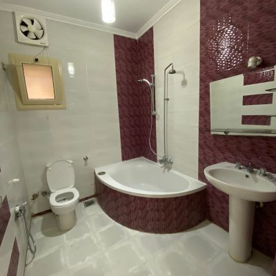 Vacant apartment for rent, suitable for both office and residential use, with kitchen, in the 4th District Villas, Fifth Settlement.