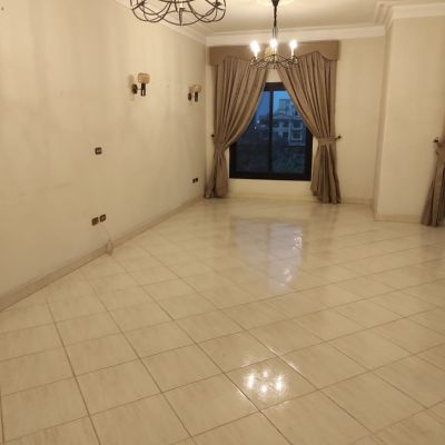 شقة فاضية للايجار بالمطبخ والتكييفات في جنوب الاكاديمية حرف ب التجمع الاول