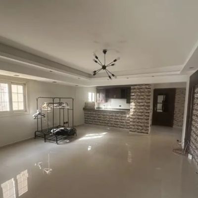 شقة فاضية للإيجار بالمطبخ والتكييفات والسخانات – الحي الأول فيلات – التجمع الخامس