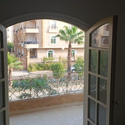  شقه فاضيه للايجار بالمطبخ في منتجع النخيل في التجمع الخامس