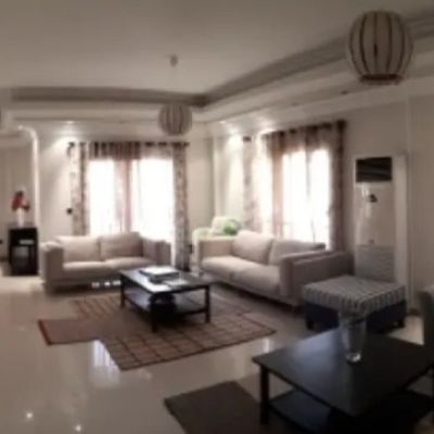 شقة فاضية للايجار بالمطبخ والتكييفات في جنوب الاكاديمية حرف أ في التجمع الاول 