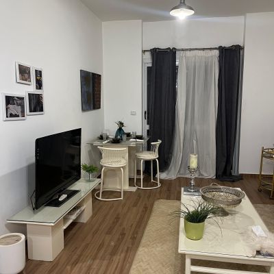 شقة مفروشة للايجار في المستثمرين الجنوبية في التجمع الخامس قريب من جميع الخدمات