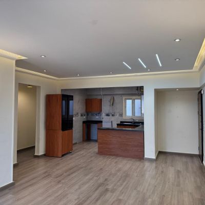 Empty rooftop apartment for rent with kitchen, air conditioning and water heaters in Hayati Residence Compound