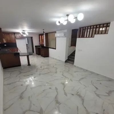 توين هاوس فاضي للايجار في توب فيو المستثمرين الشمالية بالتجمع الخامس، 