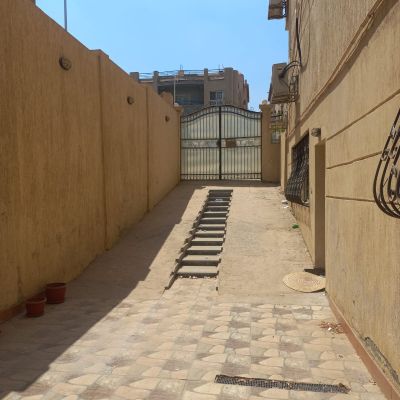 Empty apartment for rent, suitable for administrative use, in South Academy, First Settlement 