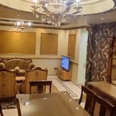 Furnished apartment for rent in Hadayek El Feda Compound - First Settlement, intersection of Mohamed Naguib Axis, close to 90th Street, the American University, services and malls.