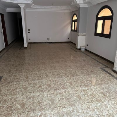 Empty basement for rent, administrative only, in Al Banafseg 1 - First Settlement, in a prime location within the settlement and close to the main axes, and minutes away from shopping malls, medical centers, and schools, with easy access to transportation