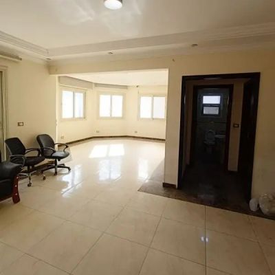 Empty office space for rent in Al Banafseg 4 Villas &ndash; First Settlement, in a prime location within the compound and close to main roads, and minutes away from shopping malls, medical centers, and schools, with easy access to transportation and in th