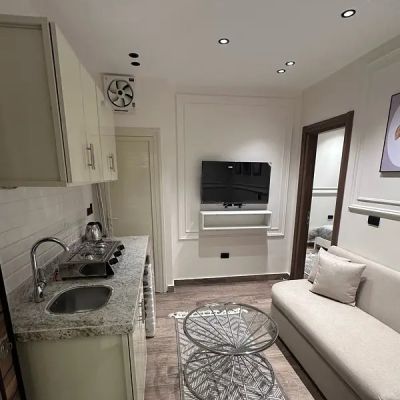 Furnished studio apartment for rent in Gardenia Heights 1, Fifth Settlement, in a prime location near 90th Street, the American University, and major roads. Close to all services, malls, and restaurants. Suitable for immediate occupancy.