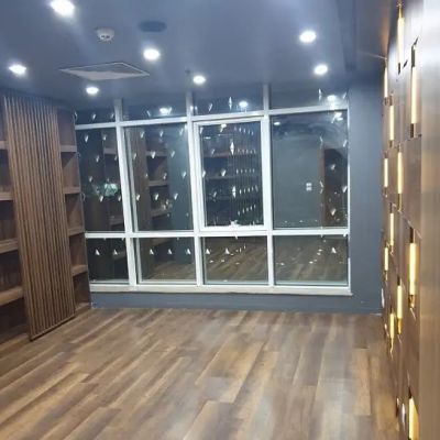 Empty office for rent, administrative, on North 90th Street - Fifth Settlement, prime location near Cairo Festival City Mall, the American University (AUC), and main road axes to facilitate access to all areas of New Cairo.